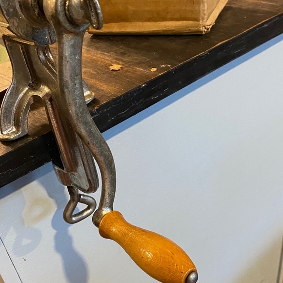 Silver Manual Meat Grinder - Picture 6 of 6